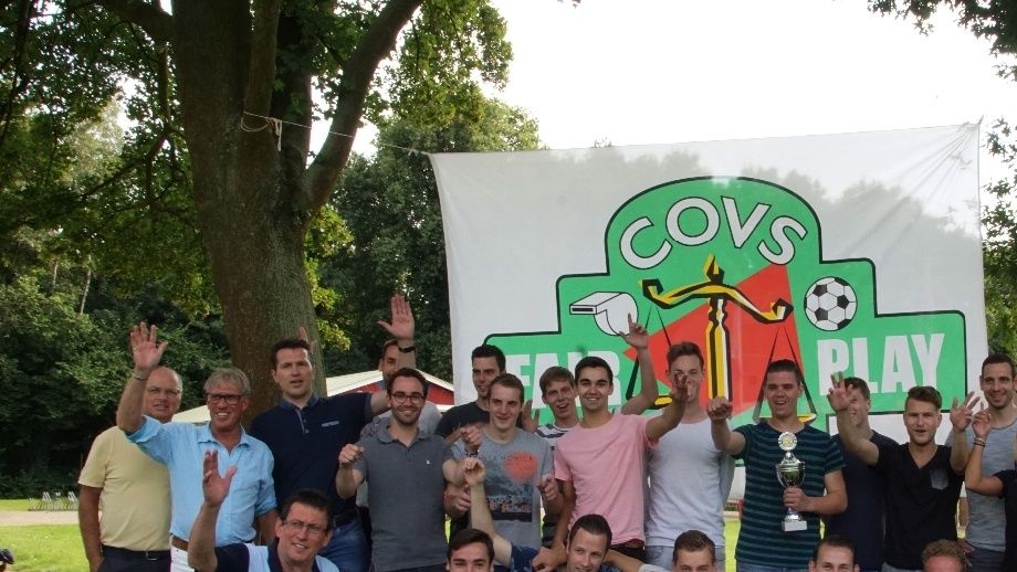 Het team van Brevendia dat niet alleen de MultiWeigh Fairplay Trofee 2015-2016 won, maar ook het HAF Peeterstoernooi 2016 op haar naam schreef.